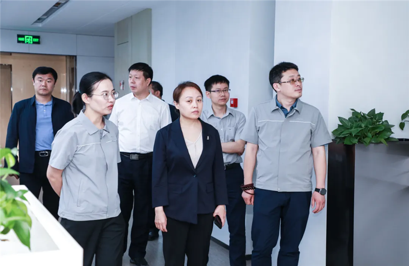 2023年5月15日，河北建材职业技术学院党委书记张明莉一行到EVO视讯官方北京集团进行校企合作交流。